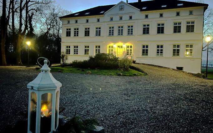 Herrenhaus Blengow in der Dämmerung © Ferienhausvermittlung K.D. Bartsch