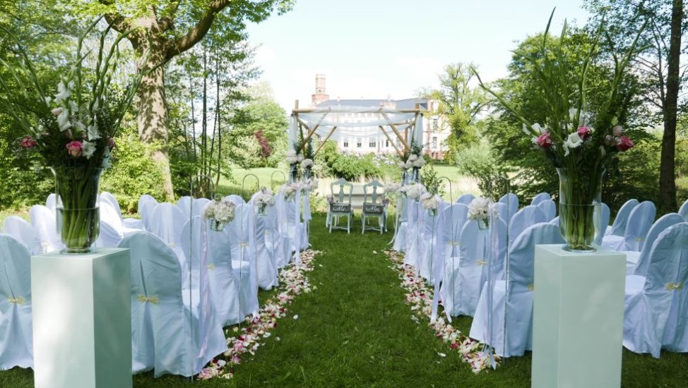 Hochzeit im Freien , © Schloss Gamehl, Ostseeblüte Eventfloristik