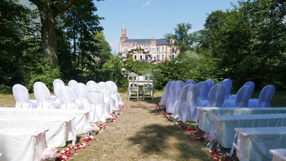 Hochzeit im Schlosspark, © Schloss Gamehl, Ostseeblüte Eventfloristik