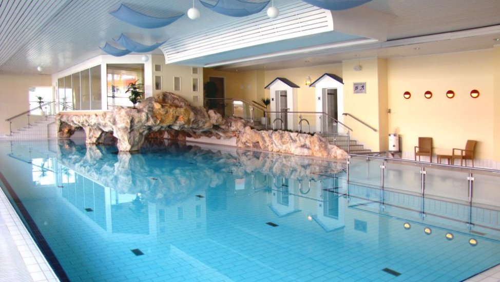 Im Schwimmbad entspannen, © IFA Hotel Betriebs GmbH