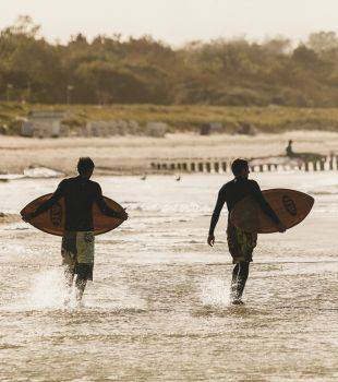 Surfer on the beach, © TMV, T. Roth