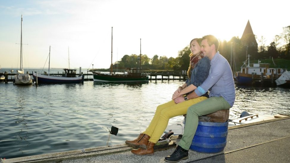 Young couple in the harbour of Kirchdorf, © Kurverwaltung Ostseebad Insel Poel