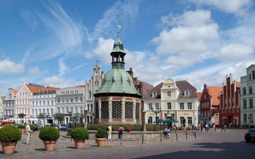 Marketplace in the Hanseatic city of Wismar, © Volster & Presse Hansestadt Wismar