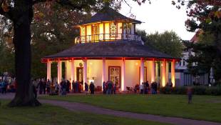 Illumination des Weißen Pavillons zur Doberaner Kulturnacht, © Tourist-Information Bad Doderan, Grundner