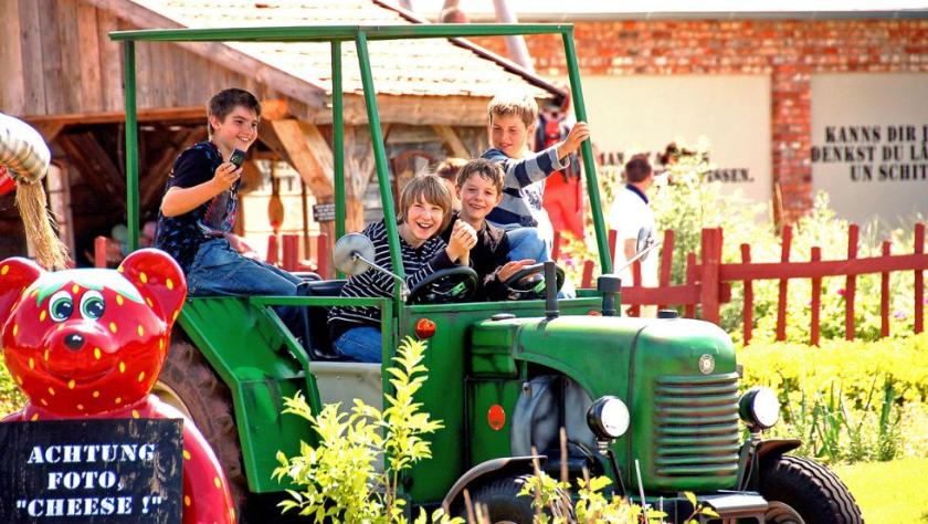 Traktorbahn für Kinder © Karls Markt OHG