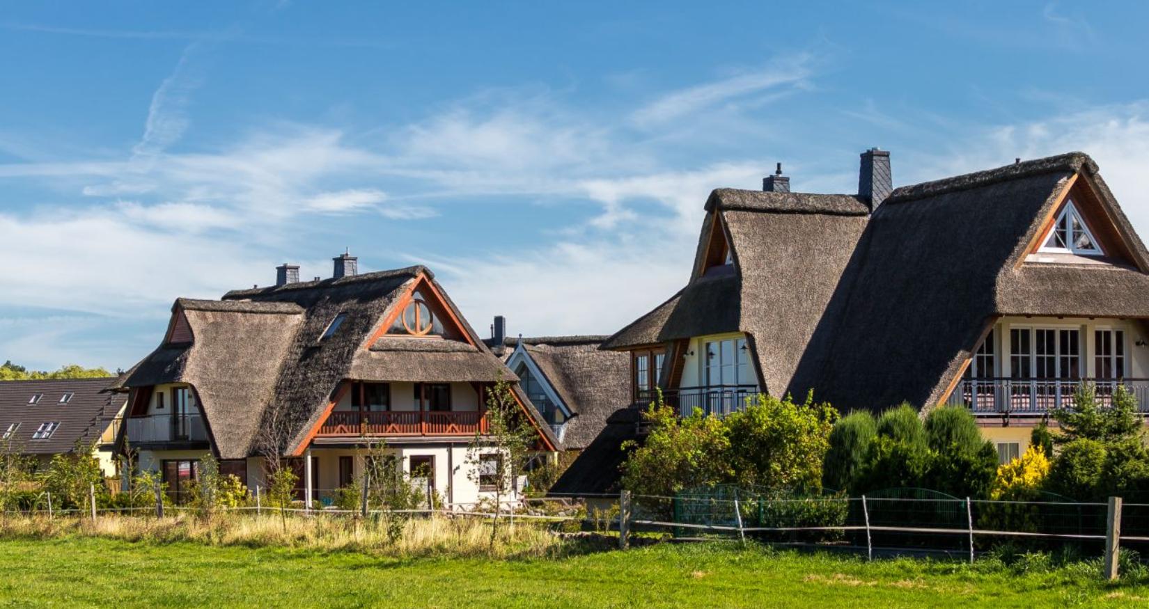 Reetgedeckte Häuser im Ostseebad Börgerende-Rethwisch